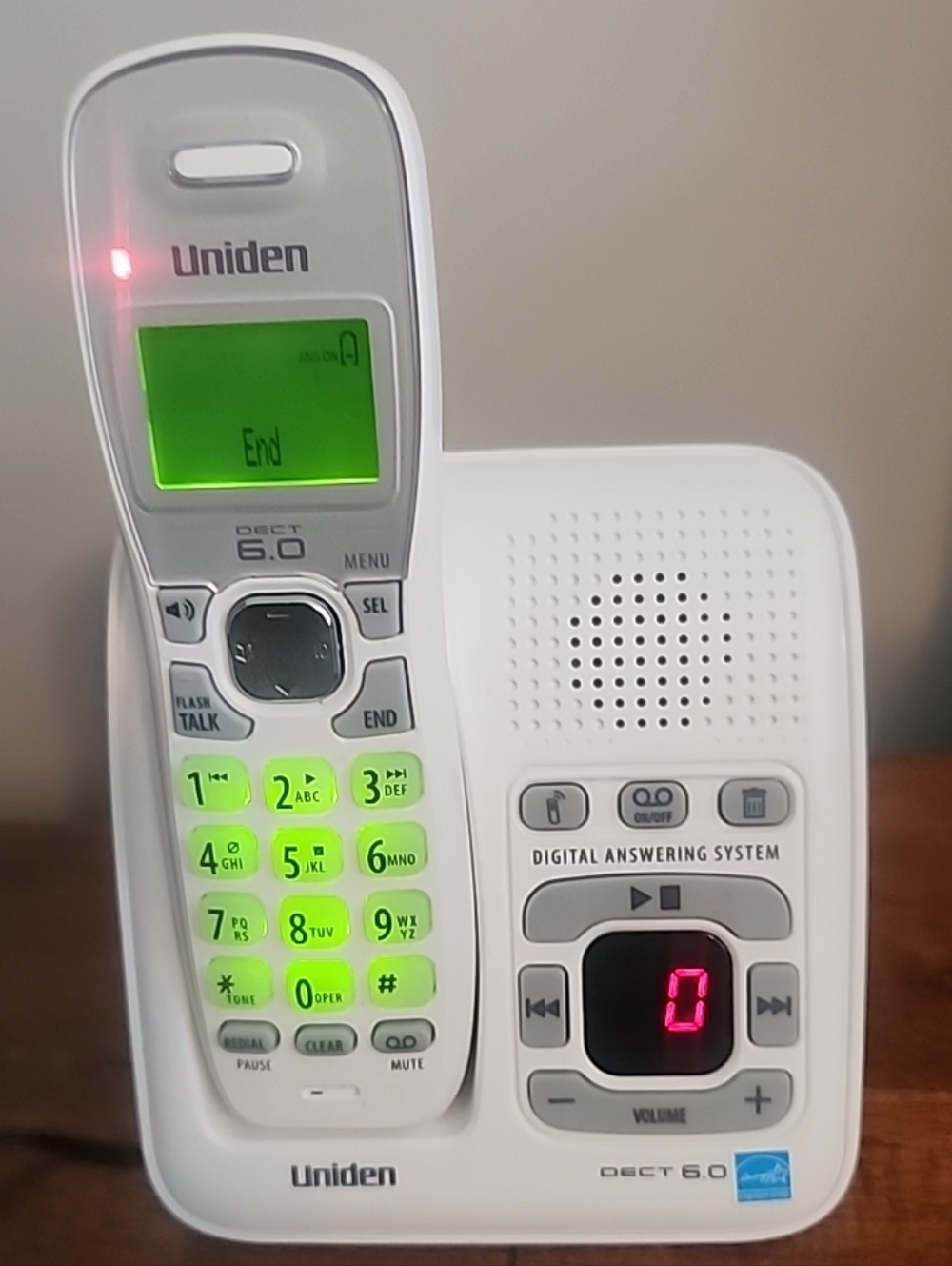 Uniden DECT 6.0 Cordless Phone w/ Digital Answering System Single Handset. NEW
